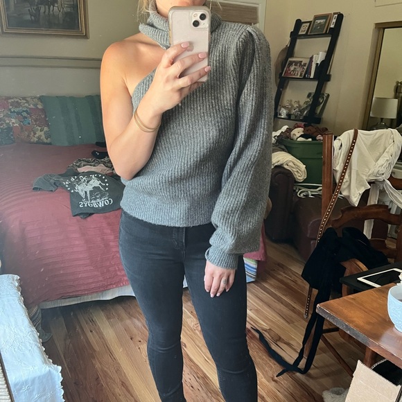 Grey one sleeve turtleneck sweater - Picture 3 of 3